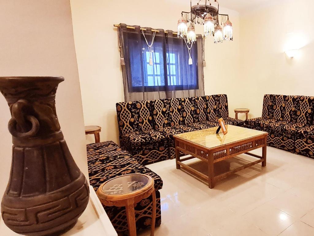 Posezení v ubytování Senmut Luxory Rooms