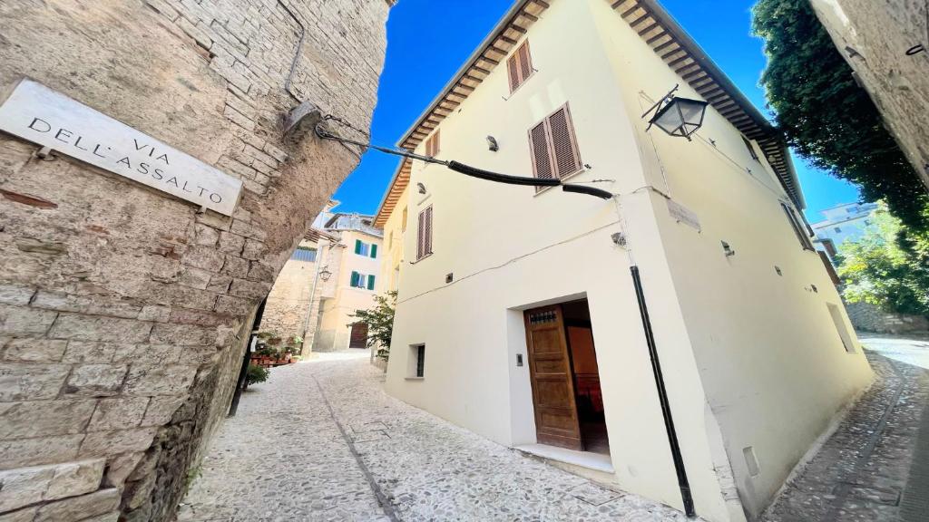 斯波萊托的住宿－traditional town house central Spoleto - car unnecessary - wifi - sleeps 10，杜布罗夫尼克克罗蒂亚市的街道