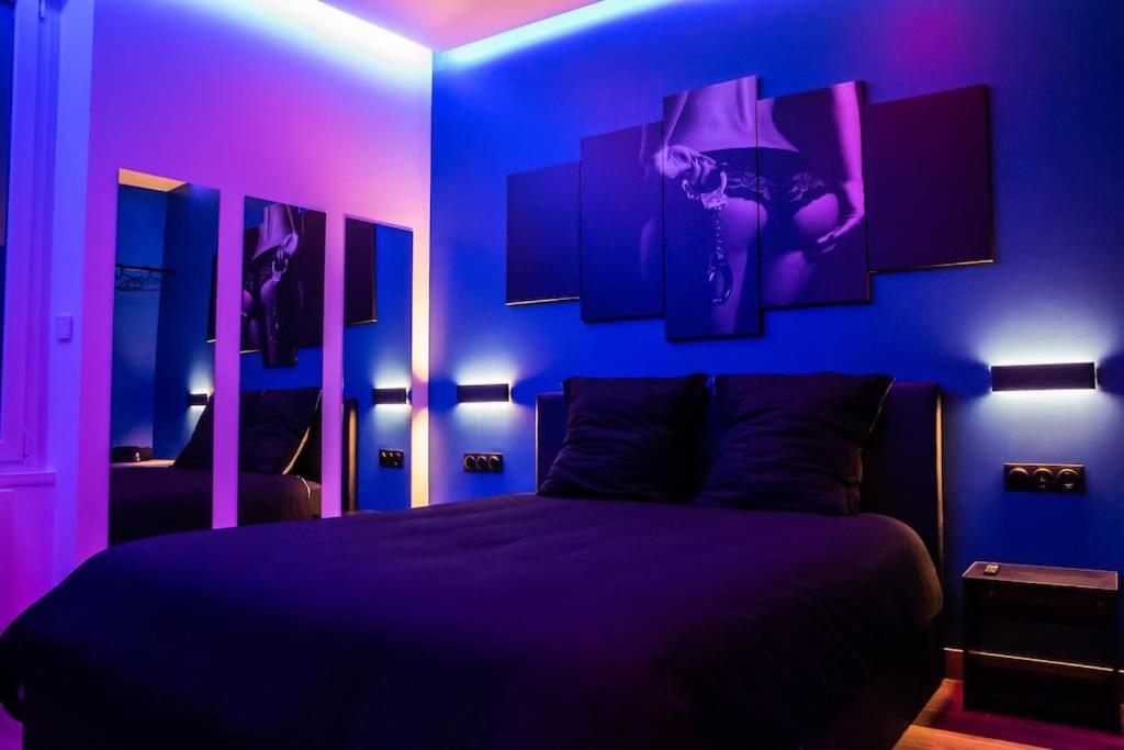 Posteľ alebo postele v izbe v ubytovaní BLUE NIGHT - Jacuzzi - Bord de Seine