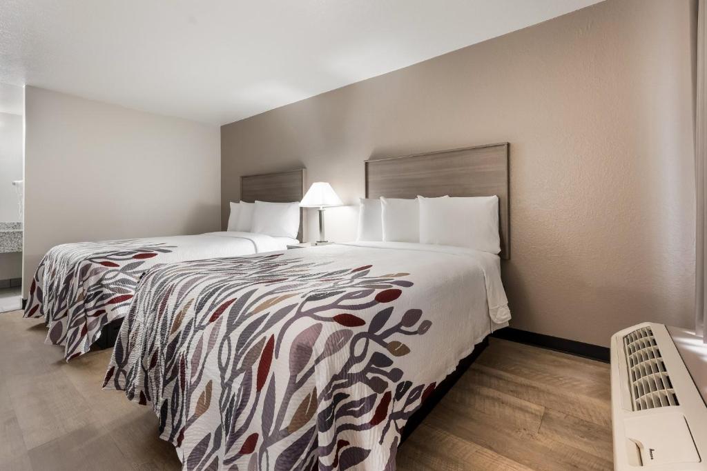 Red Roof Inn Birmingham South - Sala De Luxo Renovada Com Duas Camas De Casal