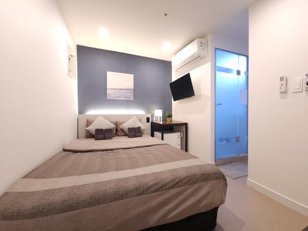 Postel nebo postele na pokoji v ubytování OYO Hostel Myeongdong 3