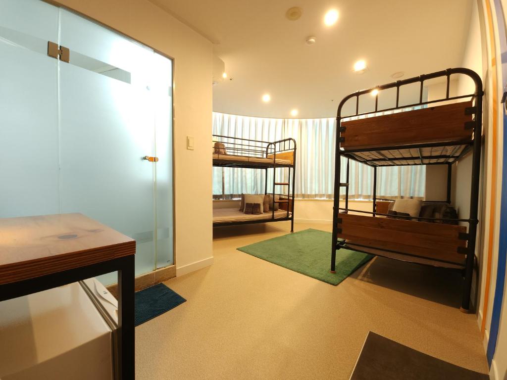 Postel nebo postele na pokoji v ubytování OYO Hostel Myeongdong 3