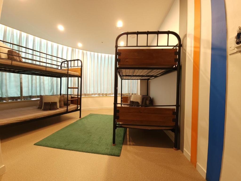 Postel nebo postele na pokoji v ubytování OYO Hostel Myeongdong 3