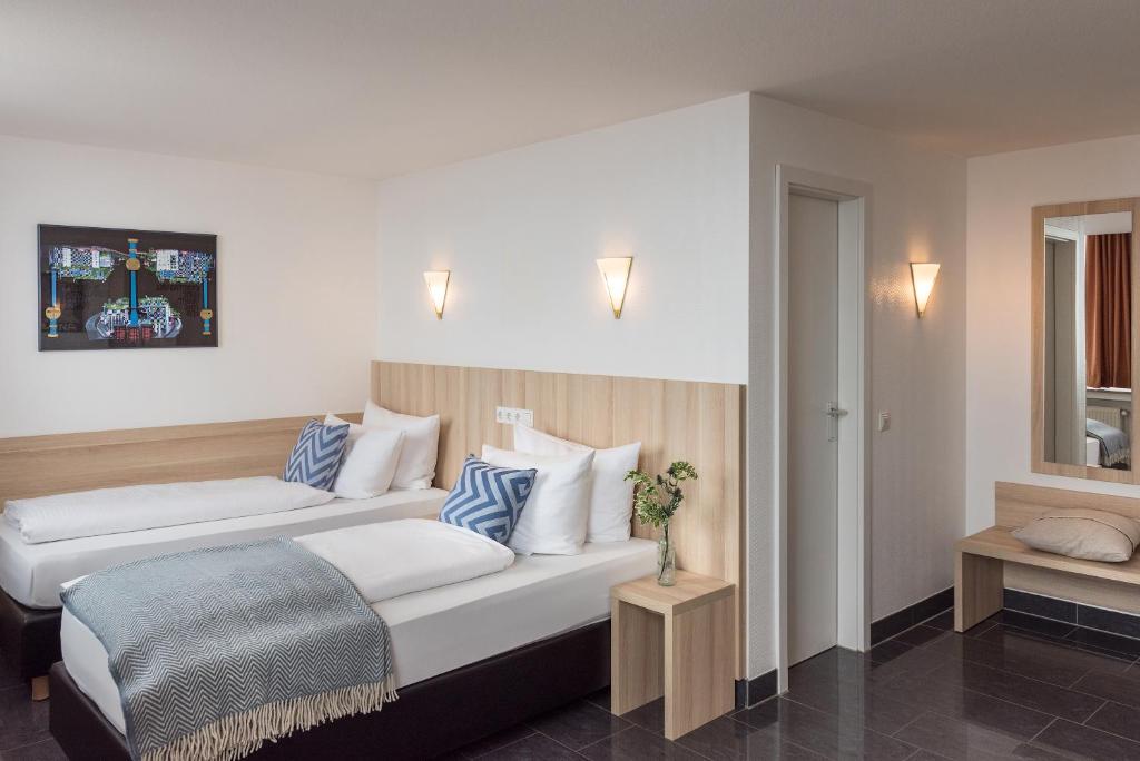 Postel nebo postele na pokoji v ubytování Hotel Conti Am Hauptbahnhof