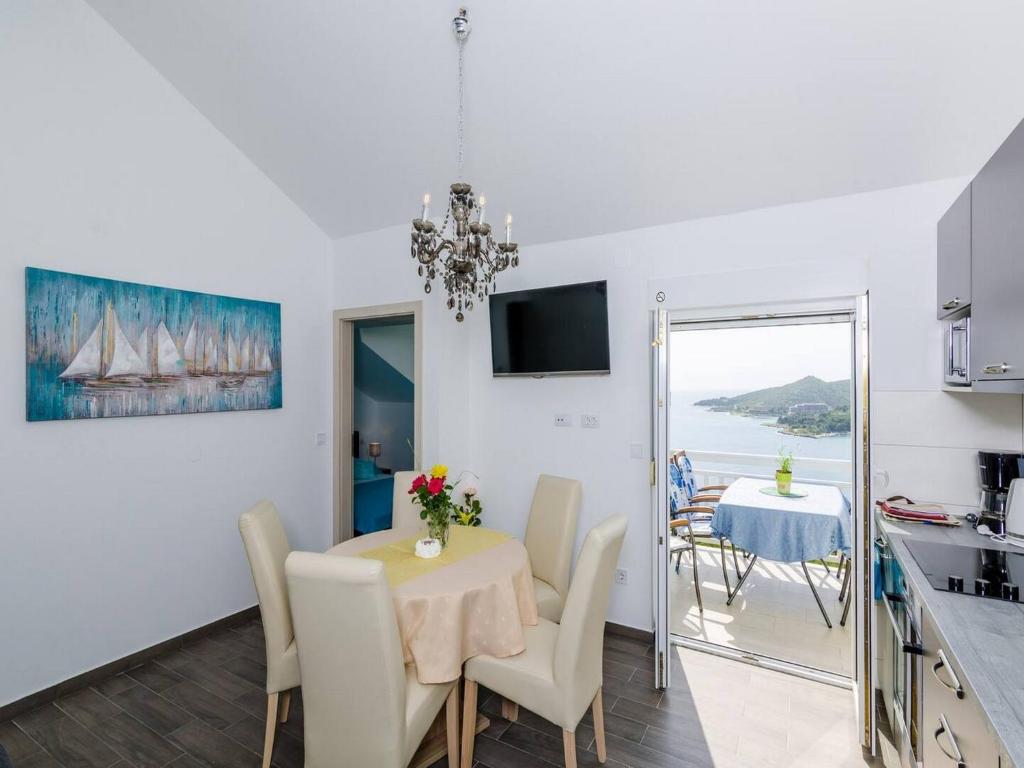 Kuchyňa alebo kuchynka v ubytovaní Apartments Villa Soleil