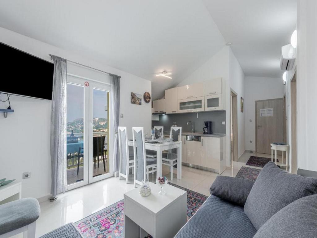 Kuchyňa alebo kuchynka v ubytovaní Apartments Villa Soleil