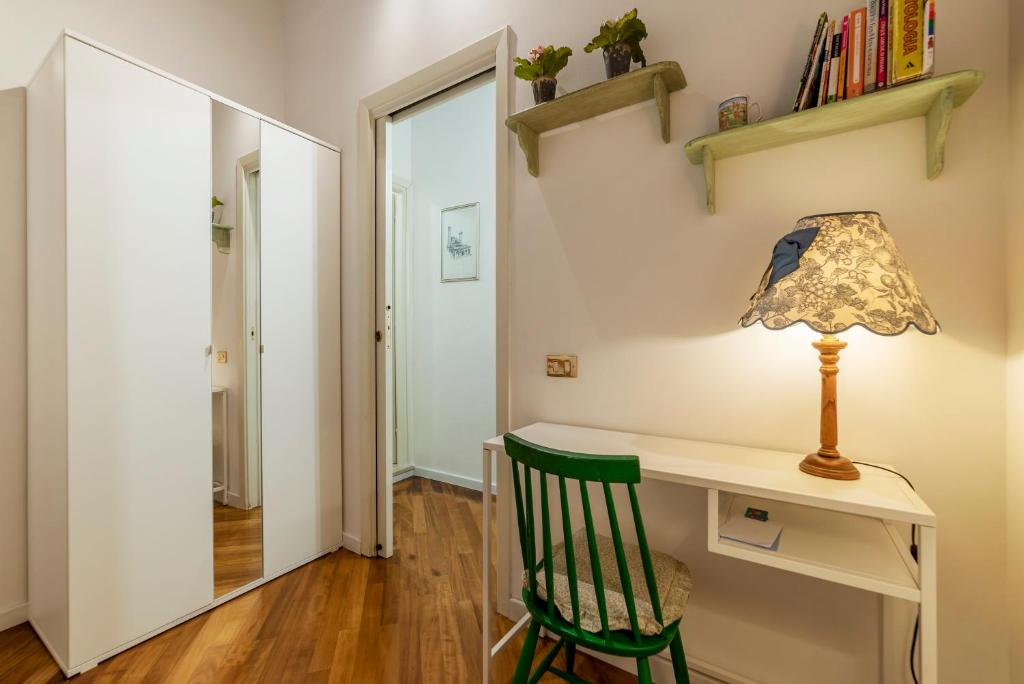 Knihovna v apartmánu