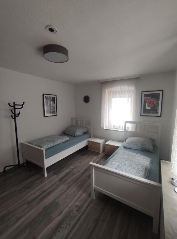Postel nebo postele na pokoji v ubytování Gasthaus L&A Kunz