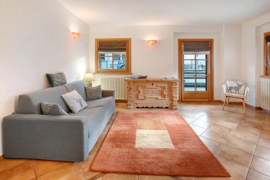 a living room with a couch and a table at Casa Alù Larice in Bormio