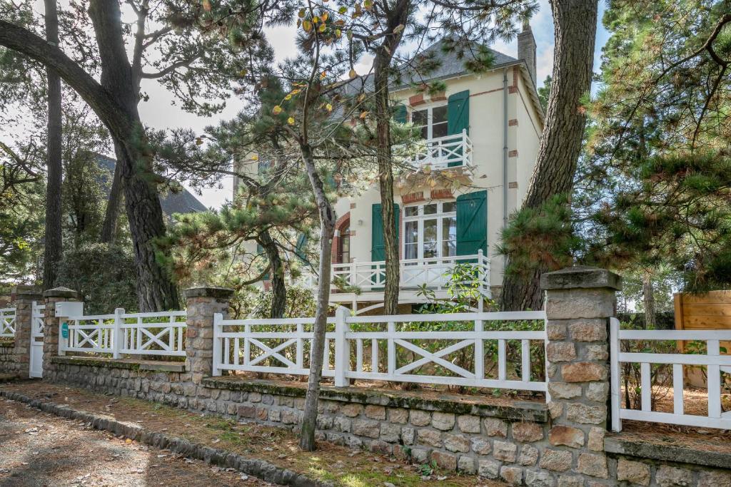 Vonkajšia záhrada v ubytovaní Villa familiale à 300m de la plage de L’Océan
