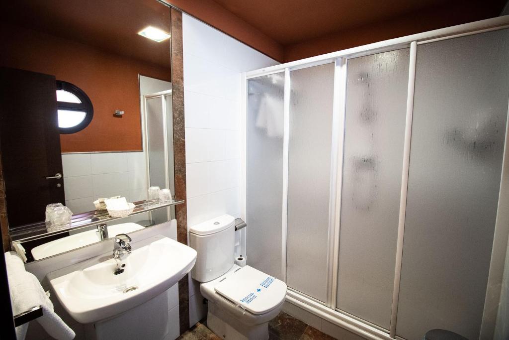 Hostal Restaurante La Bartola - 9