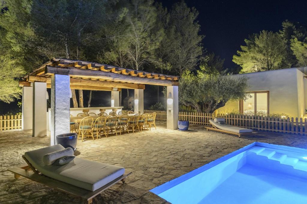 Bazén v ubytování Wonderful Ibiza Villa Blakstad San Rafael 5 Bedrooms A Tranquil Location Not Far Away From San Rafael San Rafael nebo v jeho okolí
