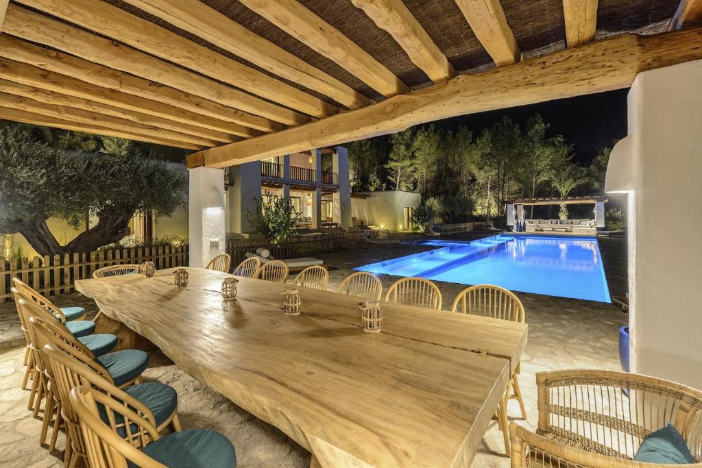 Bazén v ubytování Wonderful Ibiza Villa Blakstad San Rafael 5 Bedrooms A Tranquil Location Not Far Away From San Rafael San Rafael nebo v jeho okolí