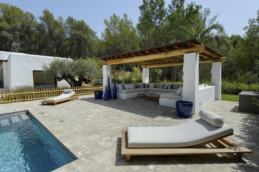 Bazén v ubytování Wonderful Ibiza Villa Blakstad San Rafael 5 Bedrooms A Tranquil Location Not Far Away From San Rafael San Rafael nebo v jeho okolí