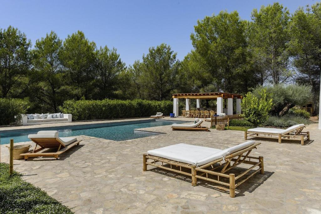 Bazén v ubytování Wonderful Ibiza Villa Blakstad San Rafael 5 Bedrooms A Tranquil Location Not Far Away From San Rafael San Rafael nebo v jeho okolí
