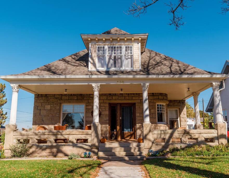 Maple House Large Vacation Home, Sleeps 7 Pet Friendly Great Location - Casa De Tres Dormitorios