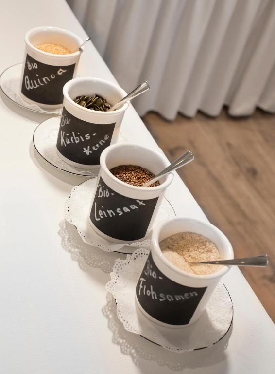 Příslušenství pro přípravu čaje a kávy v ubytování Hotel Goldenes Lamm