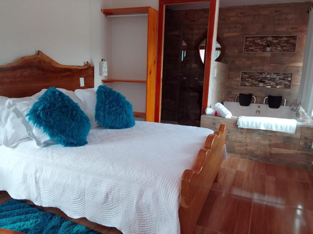 Postel nebo postele na pokoji v ubytování Hospedaje Vista Hermosa Salento