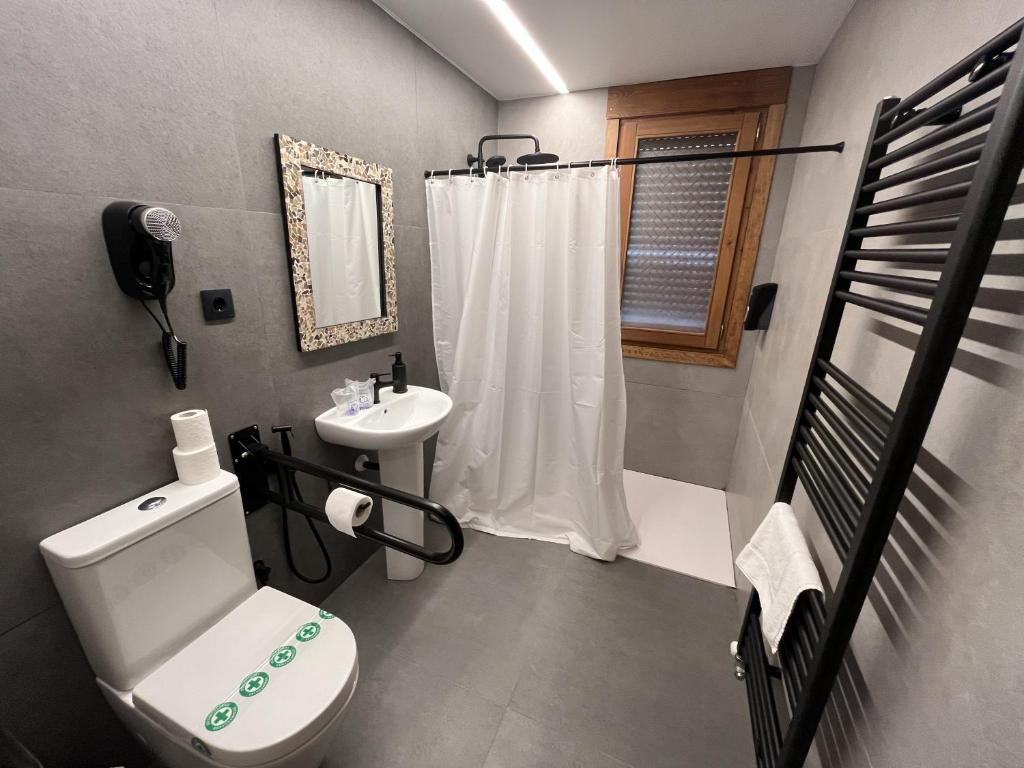 Kúpeľňa v ubytovaní Hotel Els Encantats