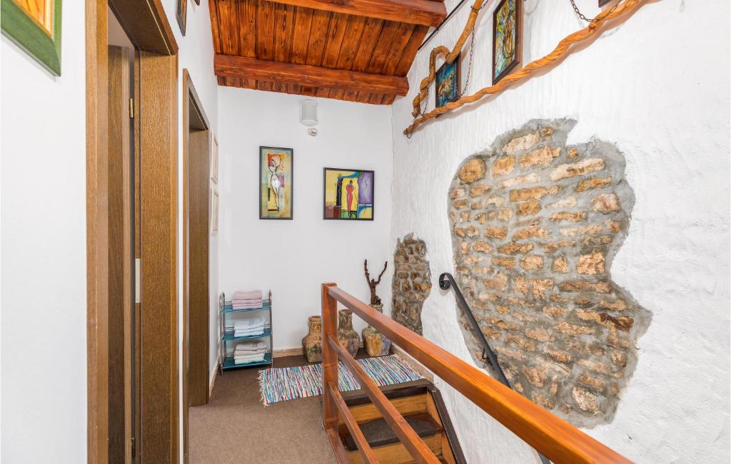 Fotografia z galérie ubytovania Beautiful Home In Bale With Kitchen v destinácii Bale