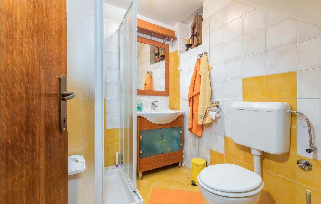 Kúpeľňa v ubytovaní Beautiful Home In Bale With Kitchen
