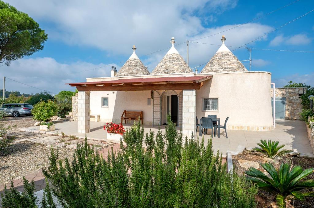 a small white house with a roof with turrets at Trulli da Tommaso - Martina Franca in Martina Franca