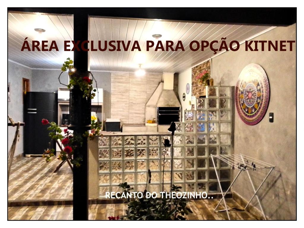 ein Schild mit der Aufschrift "Area iguana panza papaya kittaza" in der Unterkunft RESIDENCIAL RECANTO Do THEOZINHO in Bombinhas