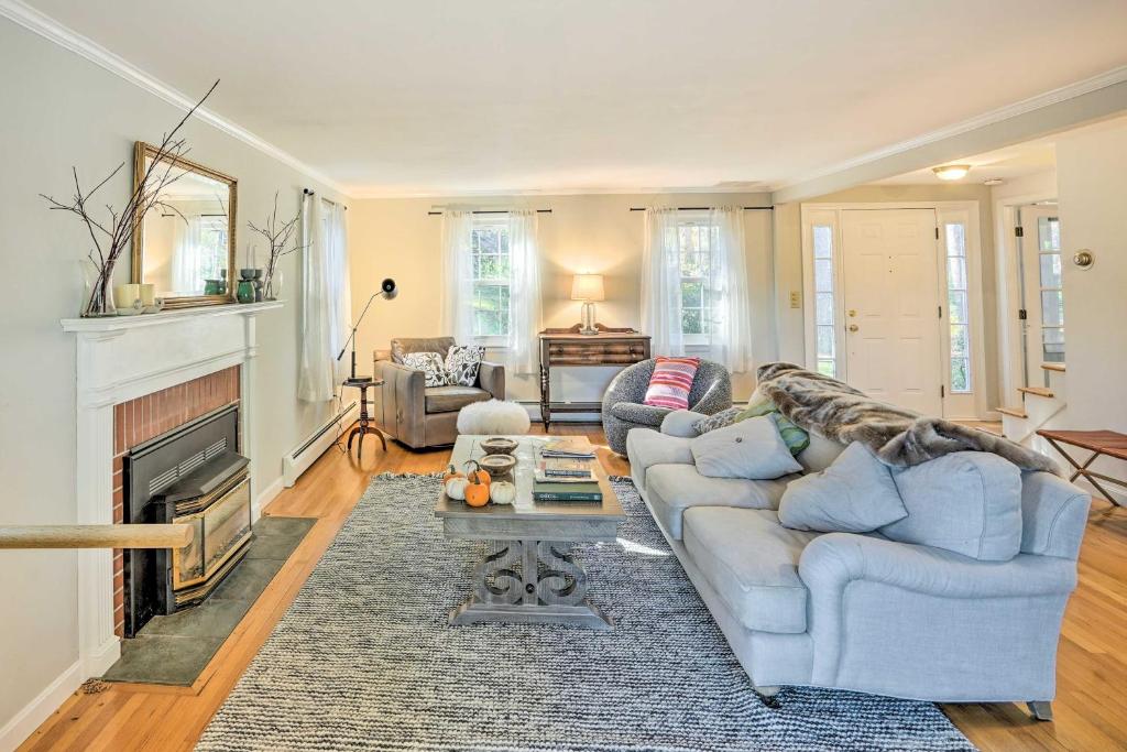 Charming Lenox Home View of October Mountain - Housity