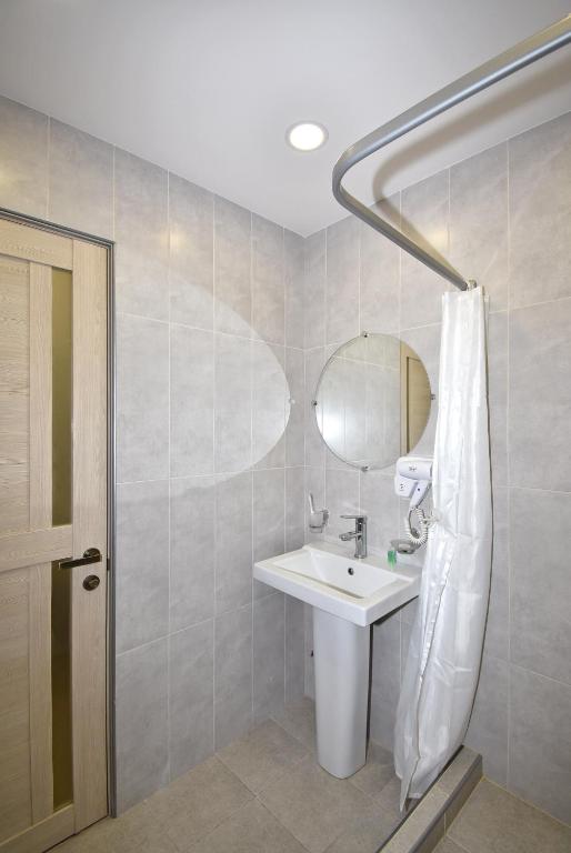 Koupelna v ubytování Patriott Hotel
