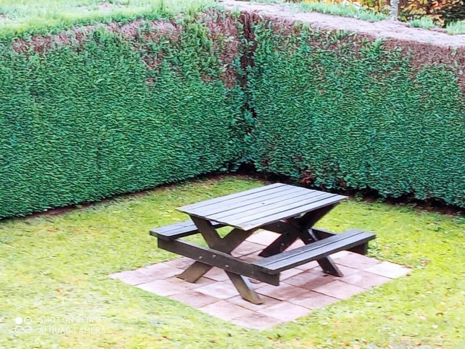 Vonkajšia záhrada v ubytovaní Chez Vivi et Jean Pierre Maison 8 à 9 personnes au calme vue montagne WIFI