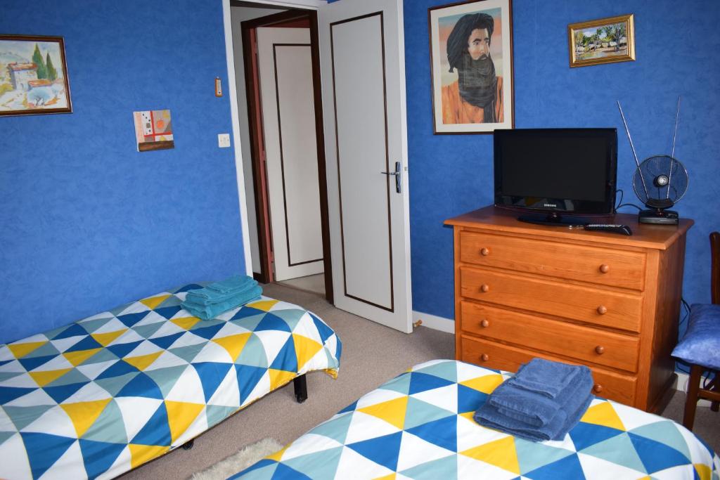 Posteľ alebo postele v izbe v ubytovaní Chez Vivi et Jean Pierre Maison 8 à 9 personnes au calme vue montagne WIFI