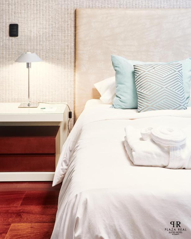 Plaza Real Suites Hotelにあるベッド