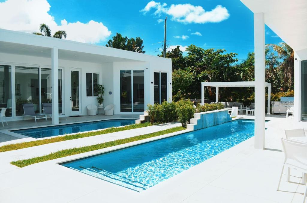 a swimming pool in the backyard of a house at Men only clothing option guesthouse near Wilton Manors in Fort Lauderdale