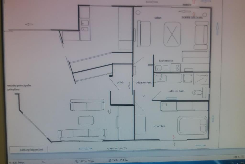 a drawing of a floor plan of a room at meublé entier indépendant en contigu de ma maison in Saint-Georges-sur-Moulon