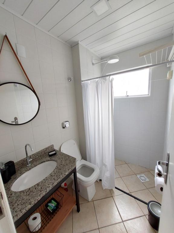 Koupelna v ubytování Excelente Apartamento a 1 quadra e meia do mar