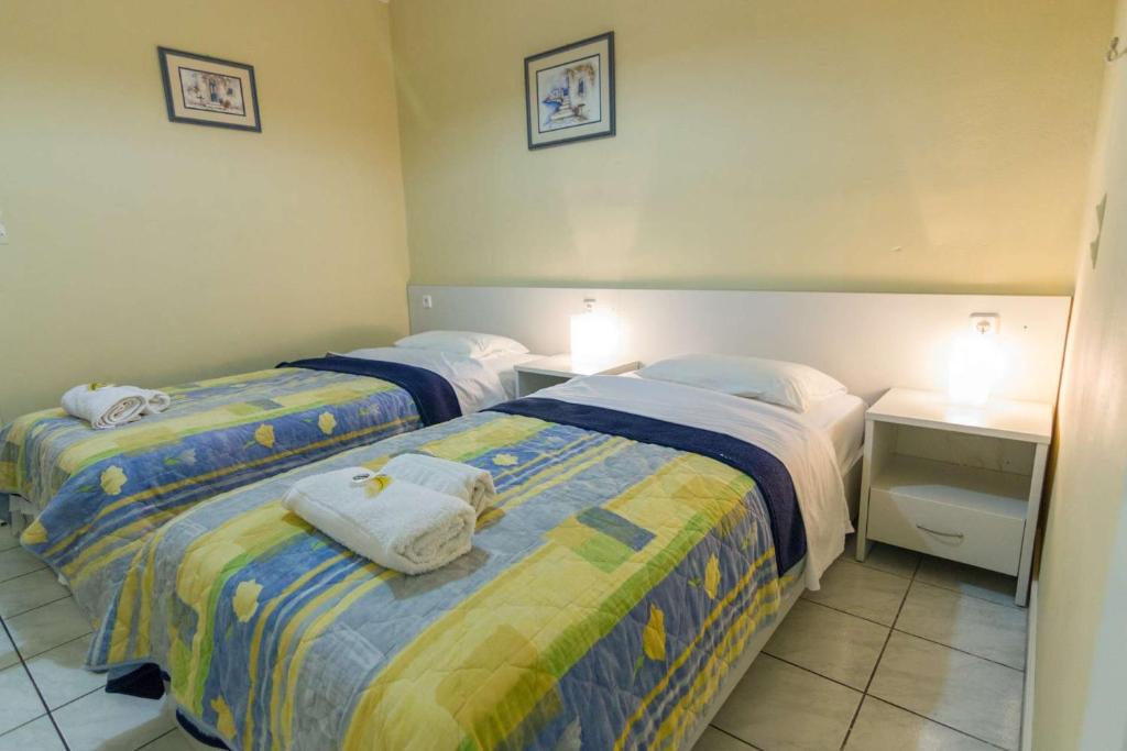 Postel nebo postele na pokoji v ubytování Stathopoulos Apartments