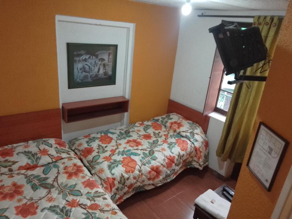 Postel nebo postele na pokoji v ubytování Hotel El Dorado La Candelaria