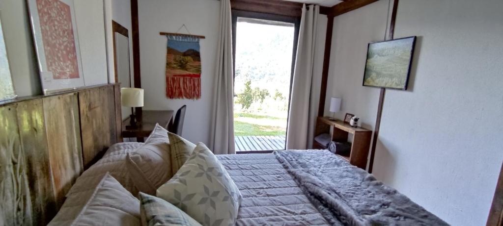 Postel nebo postele na pokoji v ubytování Refugio Los Cipreses Hotel