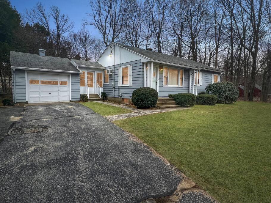 Retro mid-century modern ranch in the heart of CT! - Housity