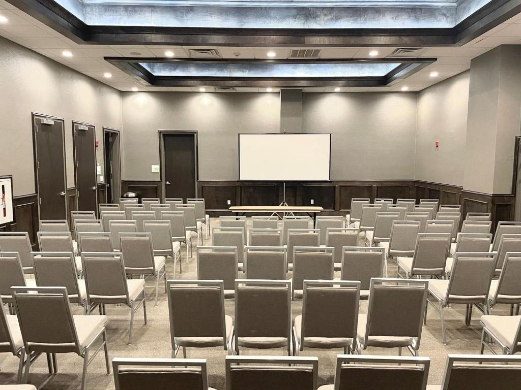 Holiday Inn Hattiesburg - North by IHG photo