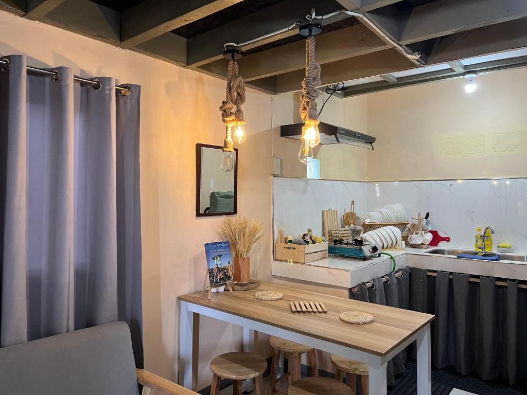 Kuchyň nebo kuchyňský kout v ubytování Loft Baler with Kitchen & Ideal for Work from Home Setup