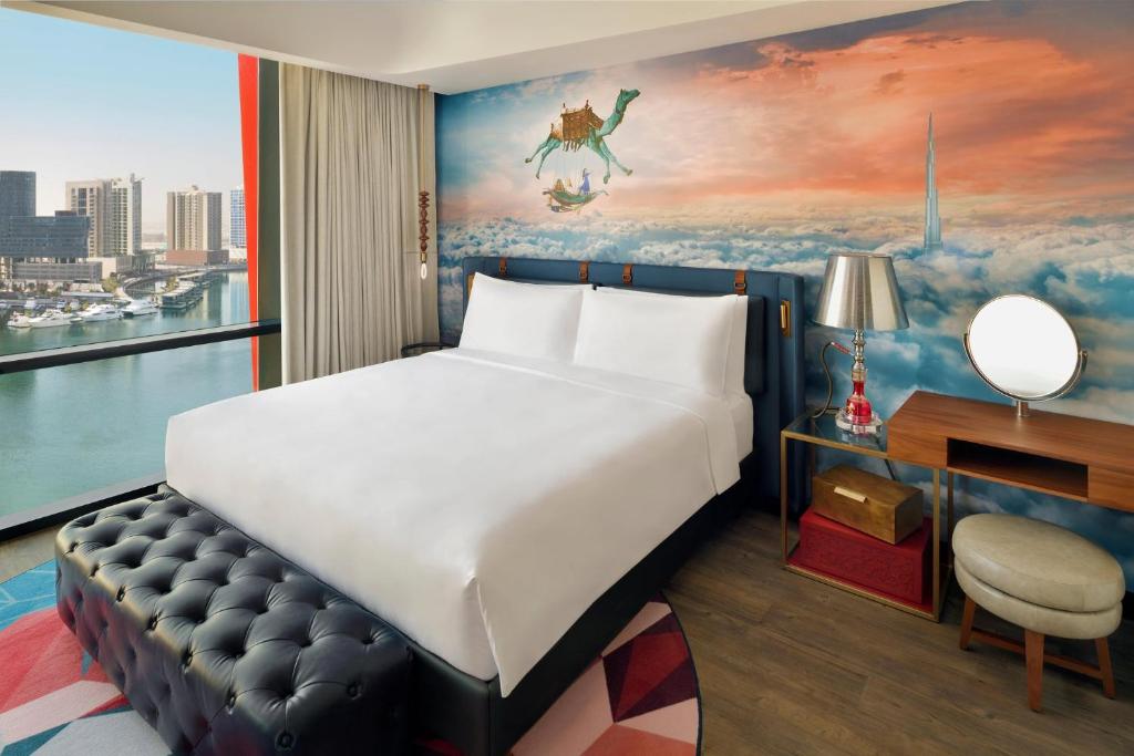 Postel nebo postele na pokoji v ubytování Hotel Indigo Dubai Downtown by IHG