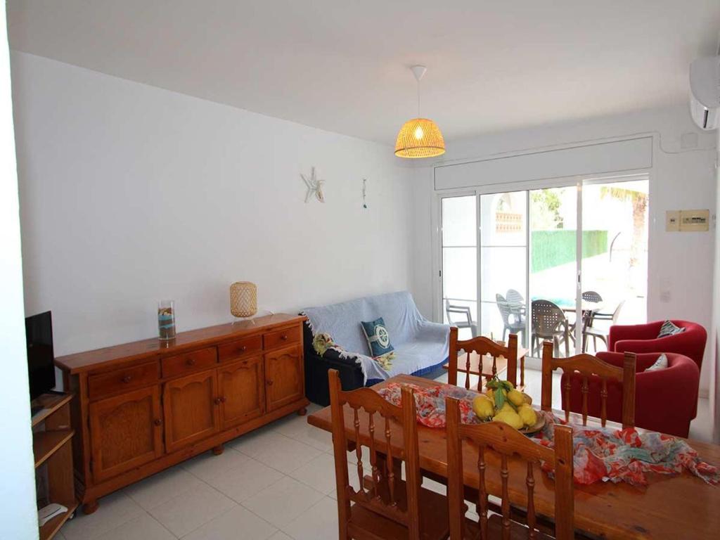 Posezení v ubytování Vacaciones perfectas cerca del mar: piscina privada, mascotas bienvenidas y playa para perros. - ES-184-21