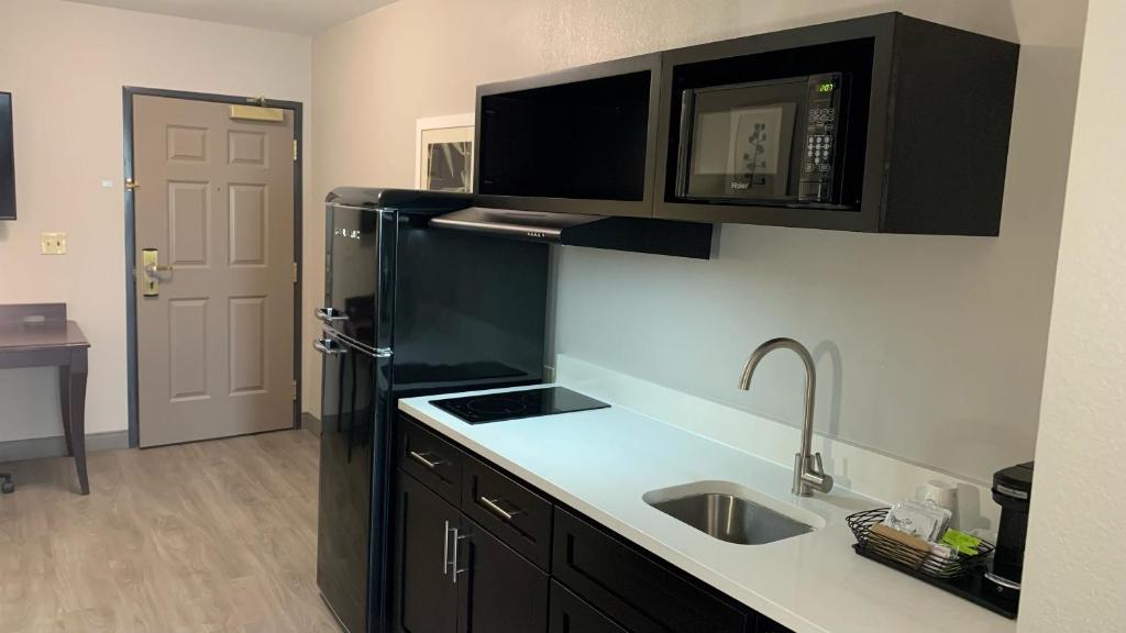 Country Inn & Suites by Radisson, Tucson City Center AZ photo