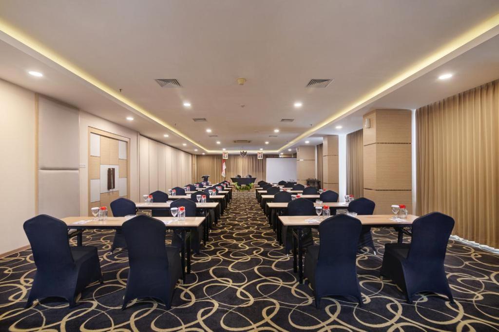 Zona business o sala conferenze di Quest Hotel Darmo - Surabaya by ASTON