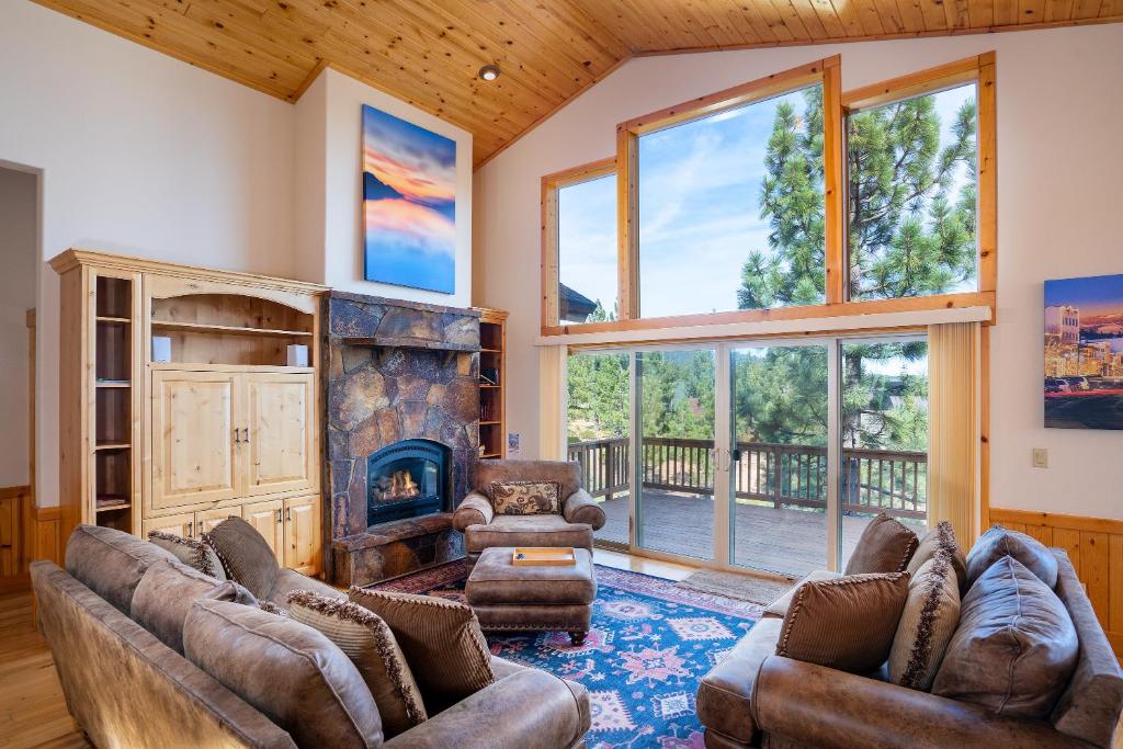 Tahoe Donner Pinnacle Loop Mountain Retreat home, Truckee – Updated 2023  Prices