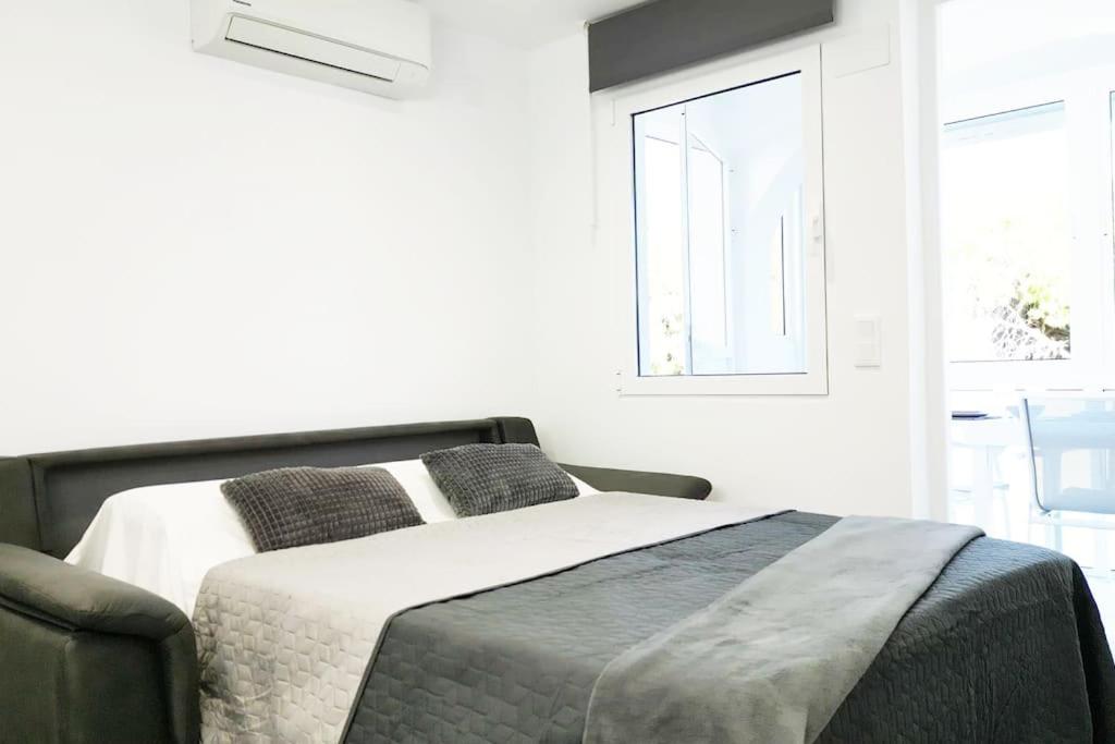 Posteľ alebo postele v izbe v ubytovaní Bungalow in Lago Jardin I, LosBalcones,Torrevieja Luxury StayOrihuelaCosta #PRP006