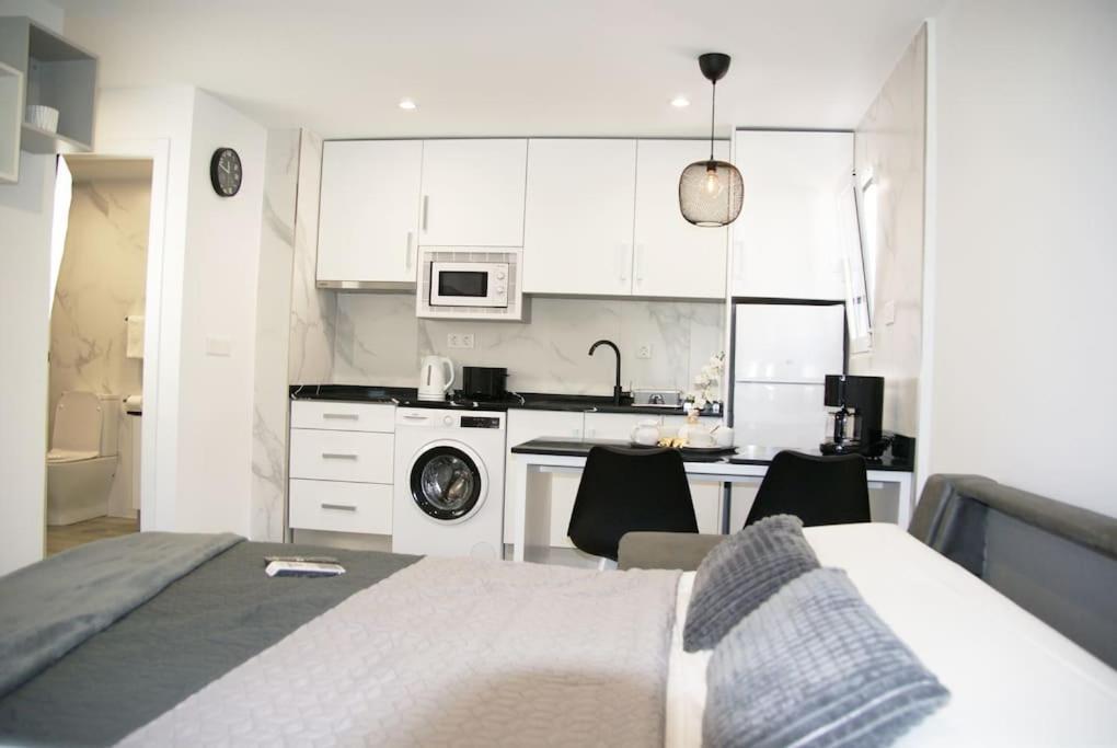 Kuchyňa alebo kuchynka v ubytovaní Bungalow in Lago Jardin I, LosBalcones,Torrevieja Luxury StayOrihuelaCosta #PRP006
