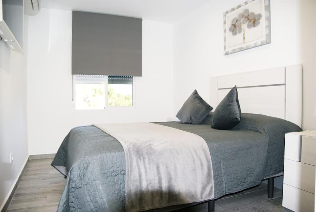 Posteľ alebo postele v izbe v ubytovaní Bungalow in Lago Jardin I, LosBalcones,Torrevieja Luxury StayOrihuelaCosta #PRP006