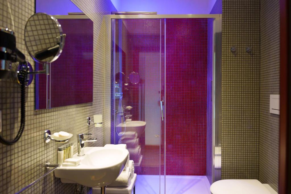 The Place 217 - Resim 23